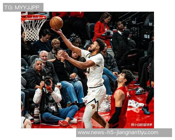 华子故作淡定扒拉约基奇裁判未吹哨引发热议 华子故作淡定扒拉约基奇裁判未吹哨引发热议