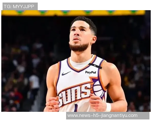 布克半场表现出色11投5中斩获17分4助攻三分球命中率高达667