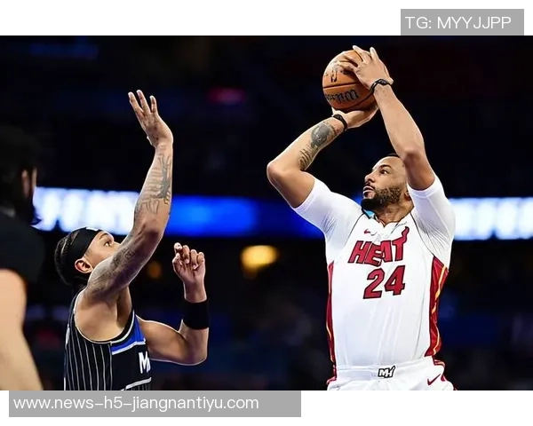 鲍威尔表现出色三分精准罚球稳定助力球队争胜